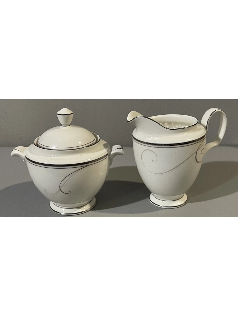 Noritake Platinum Fine Porcelain Wave Creamer And Sugar Set
